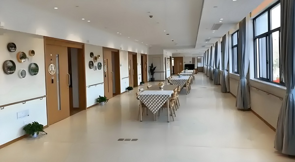 不会唱歌却开演唱会，58岁的郑伊健消费情怀？